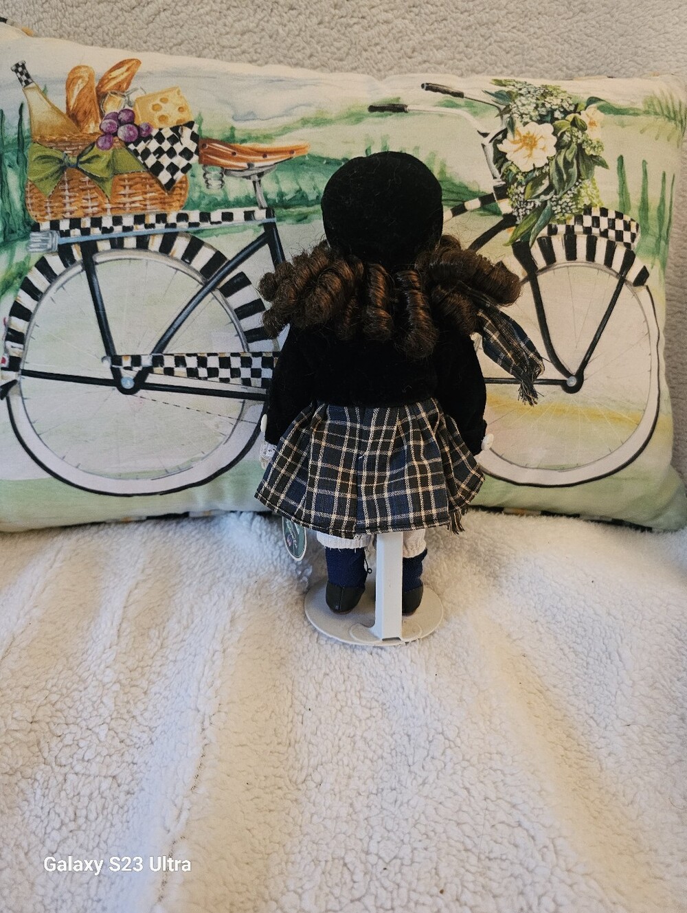 SCOTLAND FASHION DOLL - Picture 7 of 15
